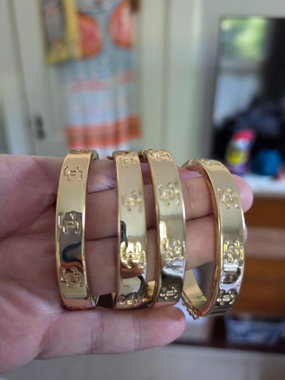 Chico's 4 Stacking Gold tone Hinged Chunky Bangle Stack "Love Chicos" Small 5¼"